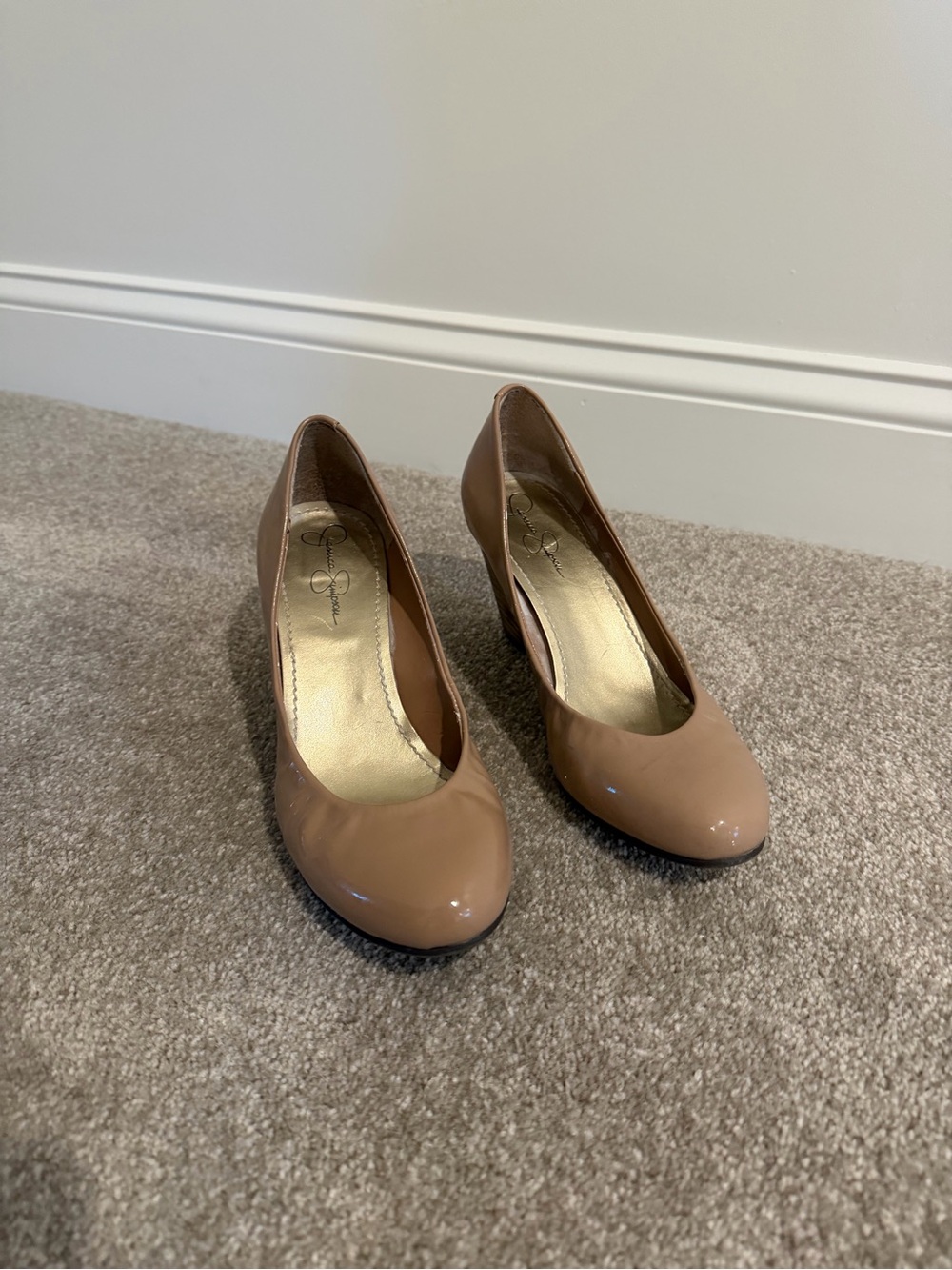 Jessica Simpson Beige Patent Round-Toe Pumps